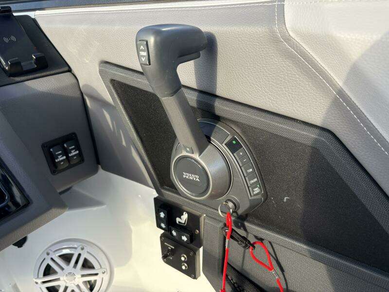 24ft Cobalt Yacht For Sale