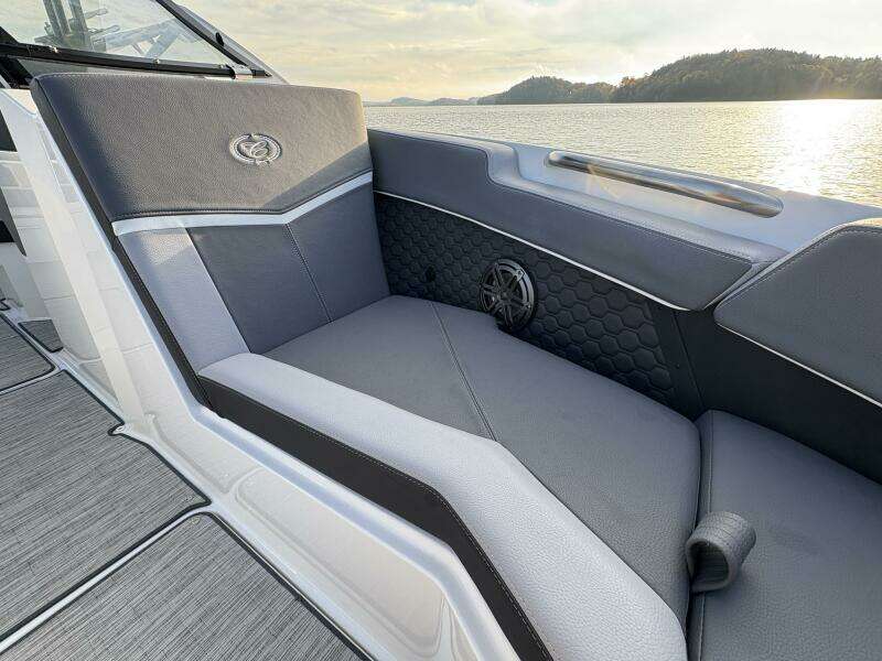 24ft Cobalt Yacht For Sale