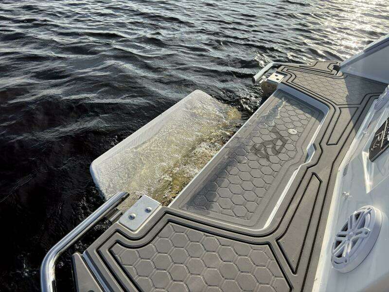 24ft Cobalt Yacht For Sale