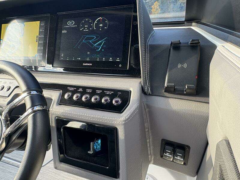 24ft Cobalt Yacht For Sale