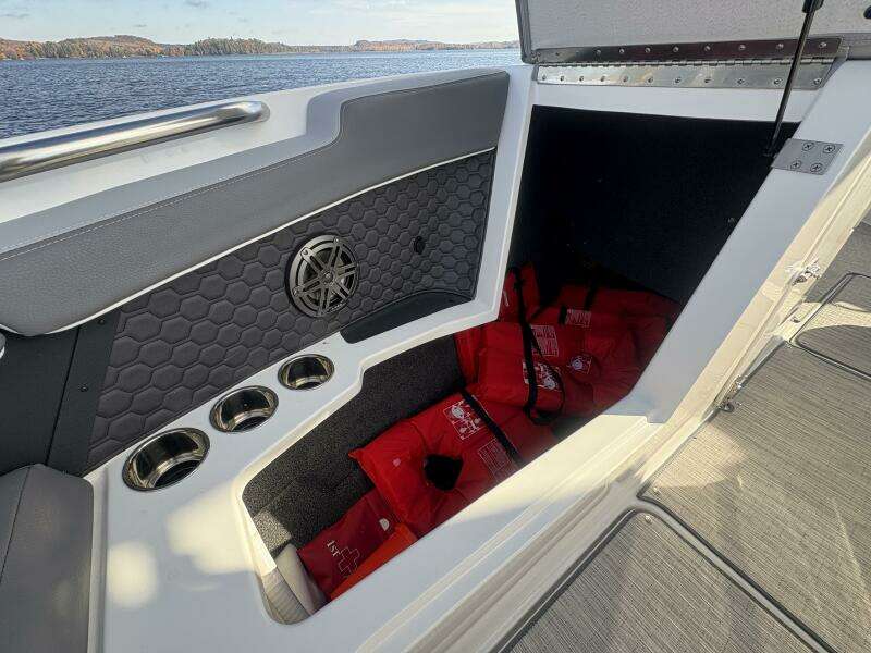 24ft Cobalt Yacht For Sale