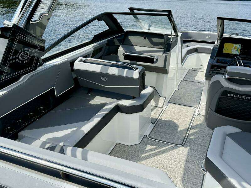 24ft Cobalt Yacht For Sale