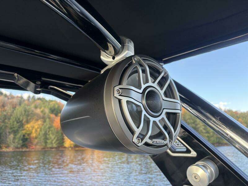 24ft Cobalt Yacht For Sale