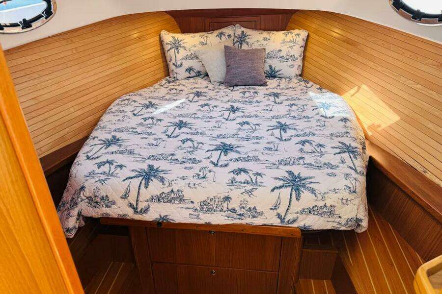 Forever Moor 34ft True North Yacht For Sale