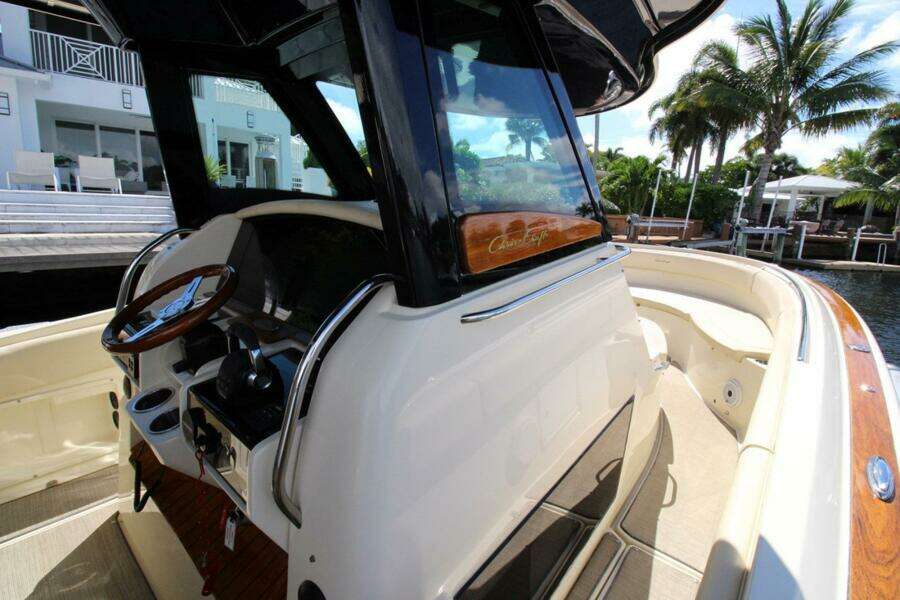 Lilaia 34ft Chris Craft Yacht For Sale