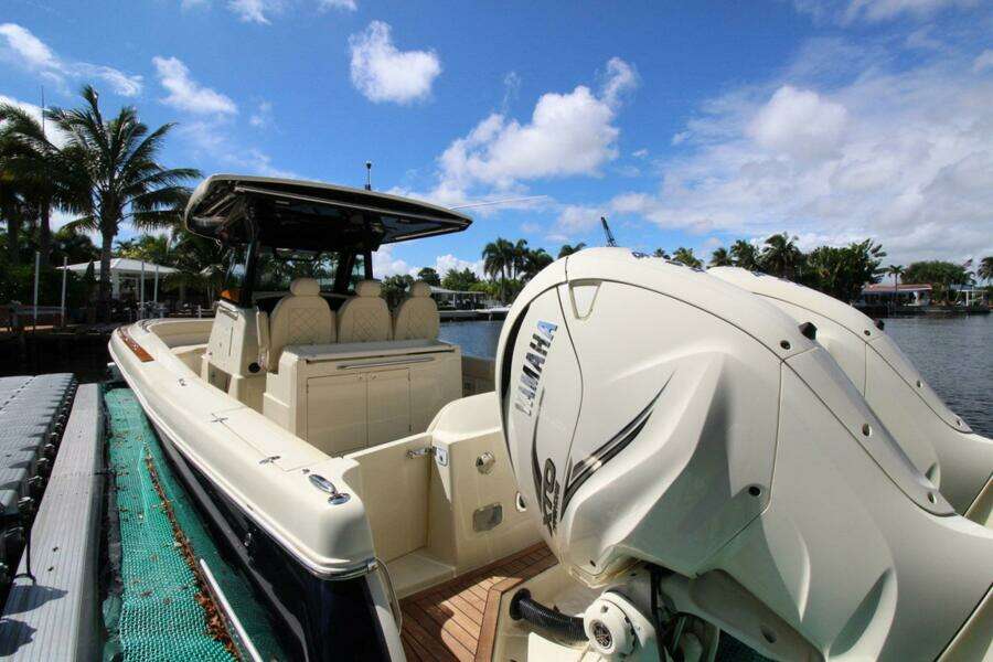 Lilaia 34ft Chris Craft Yacht For Sale