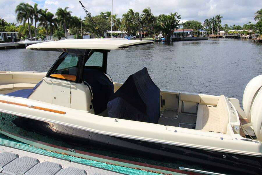 Lilaia 34ft Chris Craft Yacht For Sale
