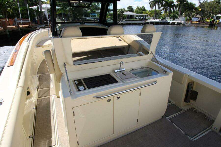 Lilaia 34ft Chris Craft Yacht For Sale