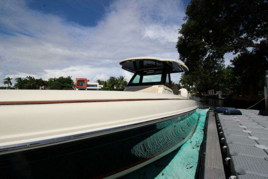 Lilaia 34ft Chris Craft Yacht For Sale