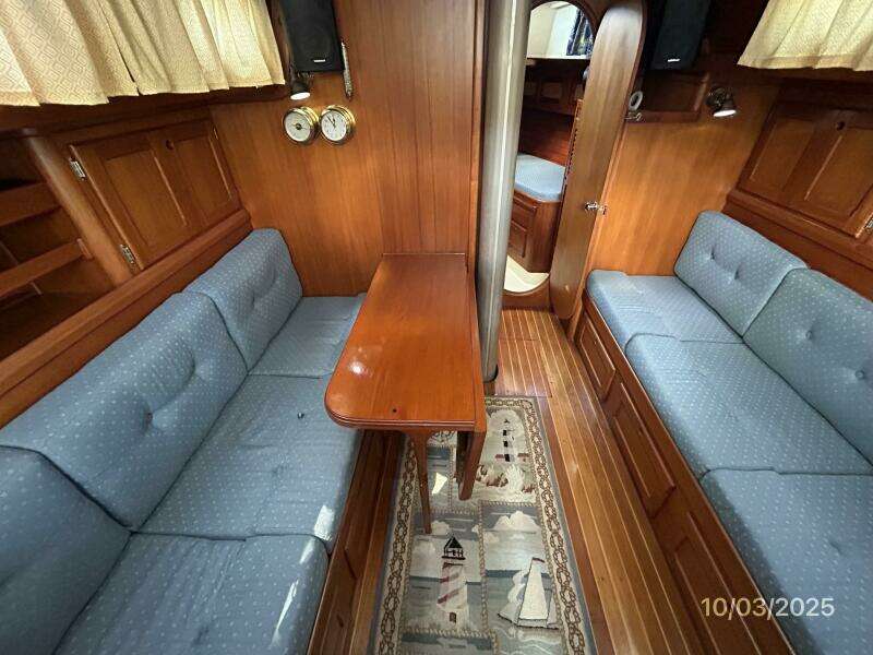 35' Bristol salon table2