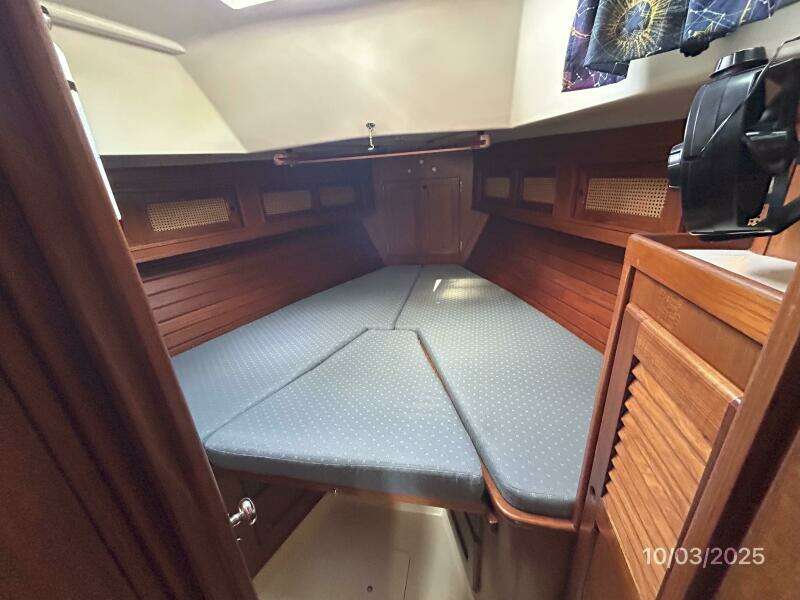 35' Bristol stateroom1