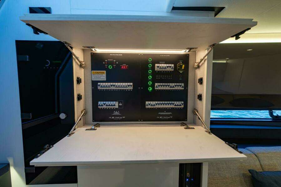 DESIDERATA 47ft Azimut Yacht For Sale