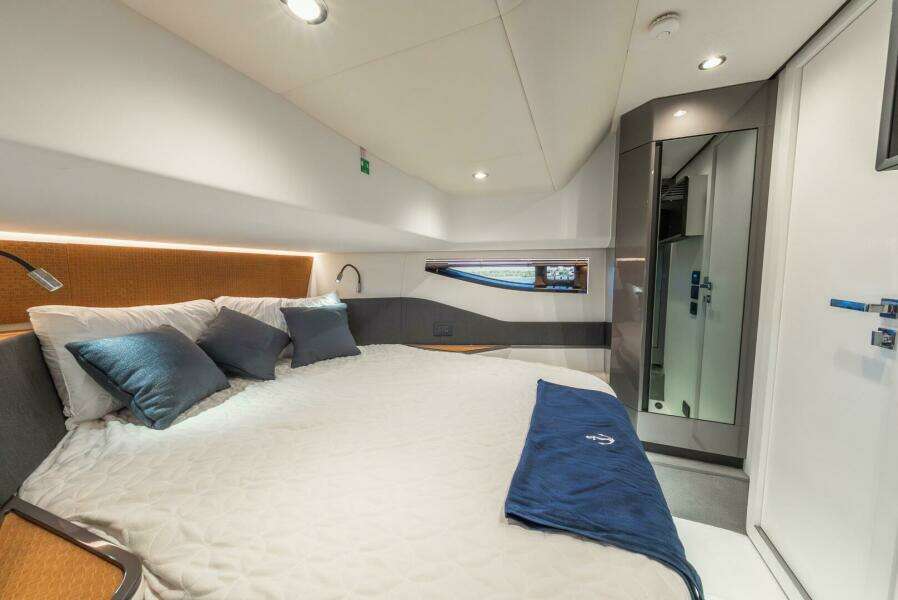 DESIDERATA 47ft Azimut Yacht For Sale