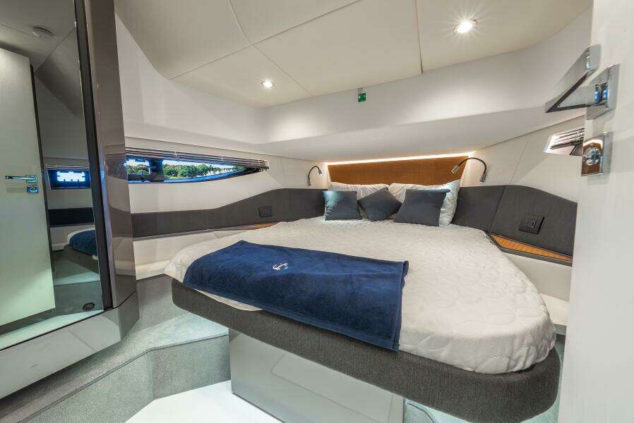 DESIDERATA 47ft Azimut Yacht For Sale
