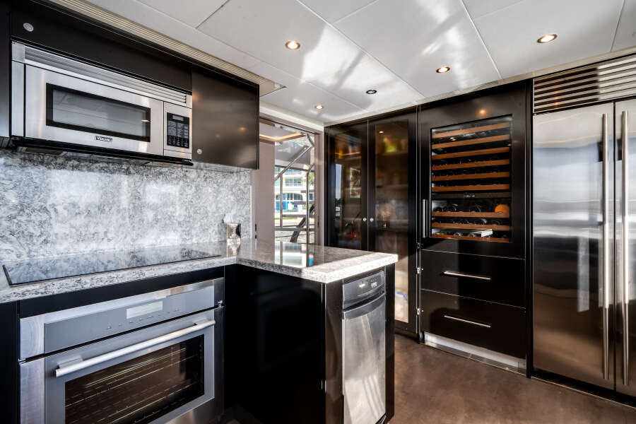 106ft Ocean Alexander Yacht For Sale