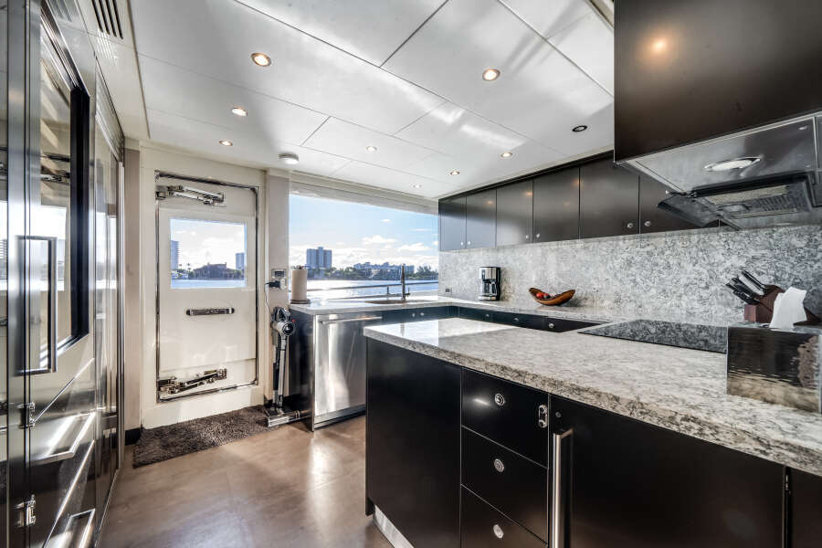 106ft Ocean Alexander Yacht For Sale