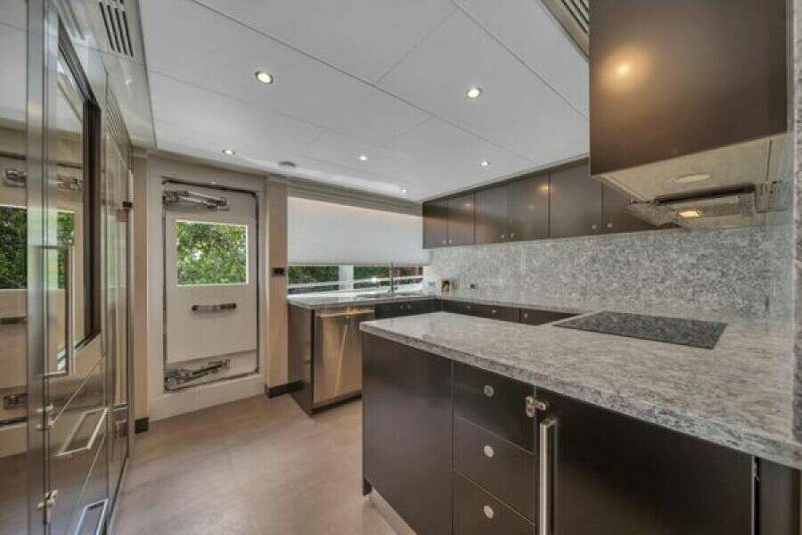 106ft Ocean Alexander Yacht For Sale