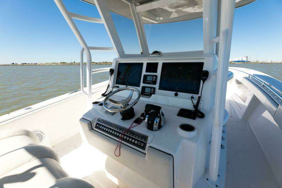 2019 Invincible 39 Open