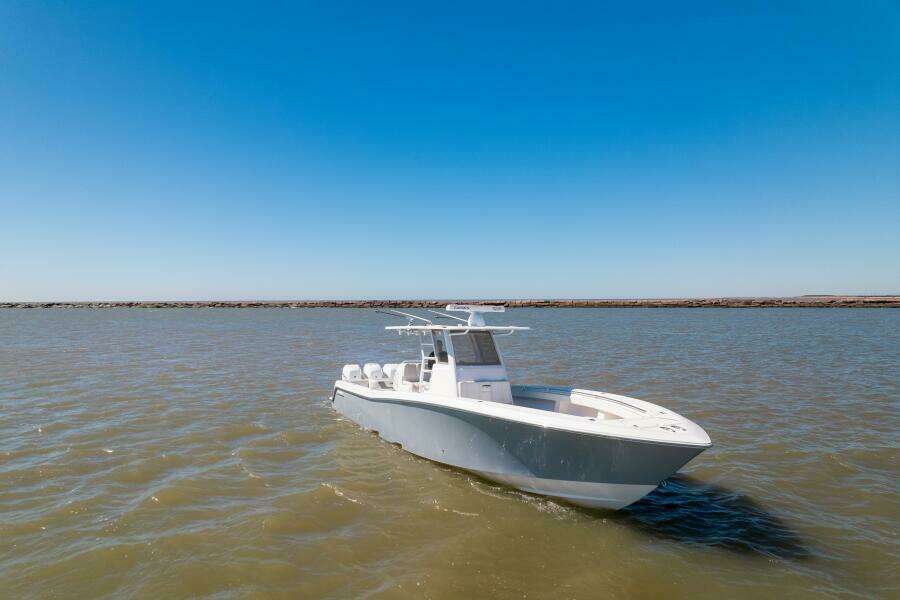 2019 Invincible 39 Open