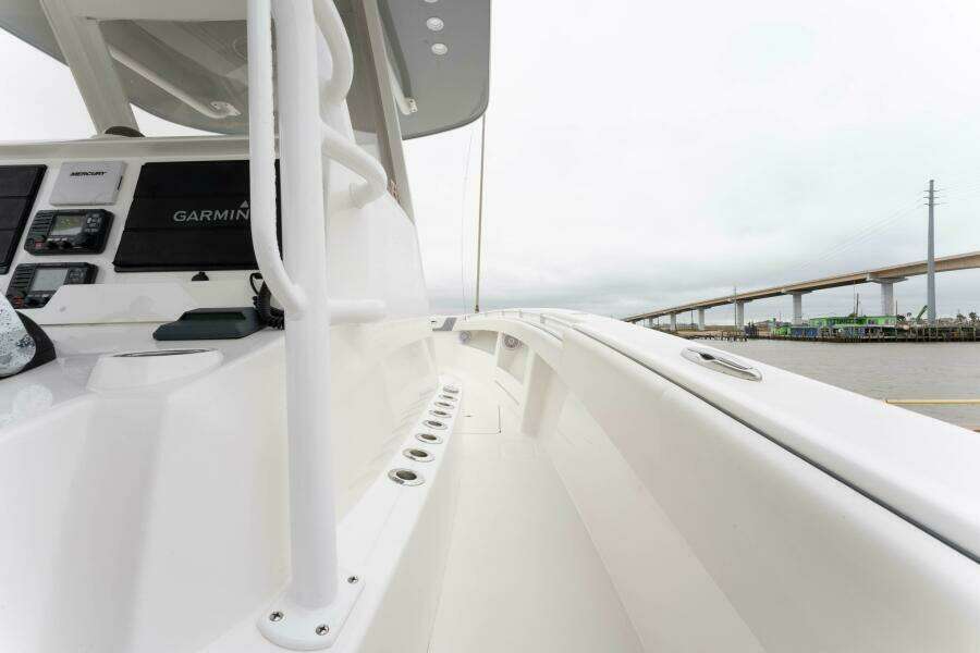 2019 Invincible 39 Open