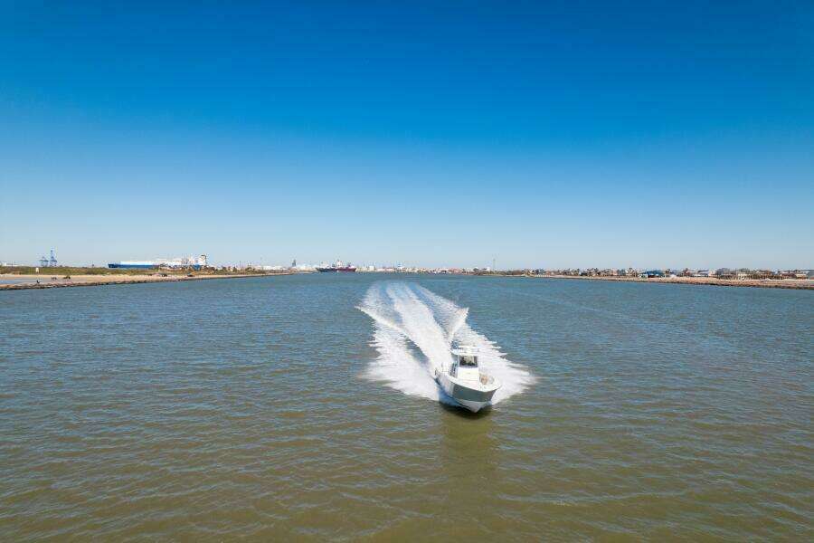 2019 Invincible 39 Open