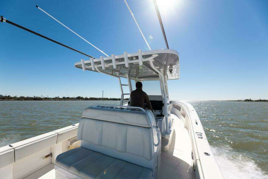 2019 Invincible 39 Open