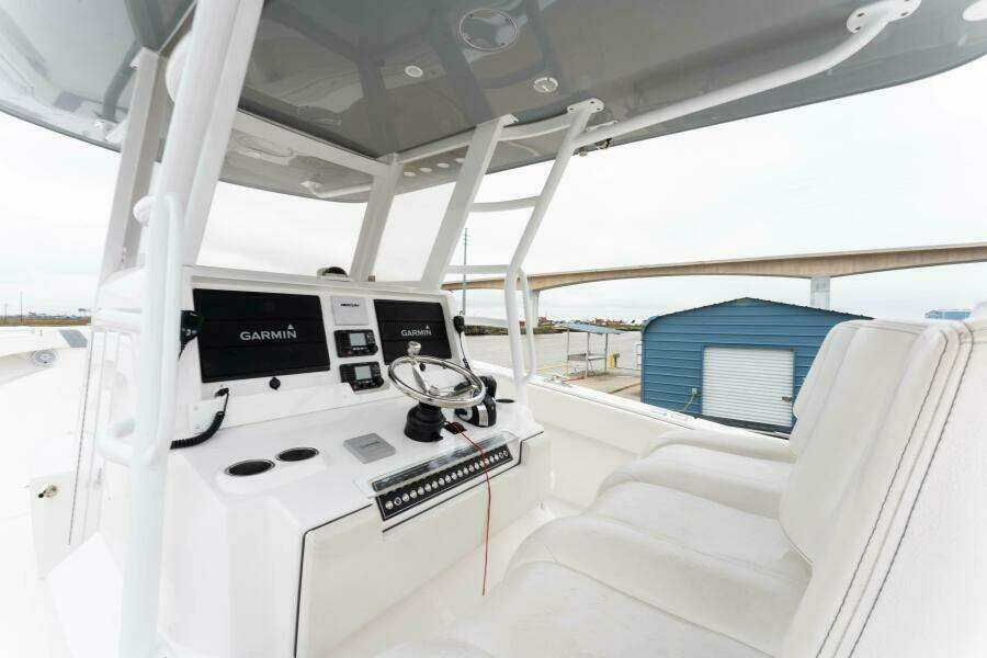 2019 Invincible 39 Open