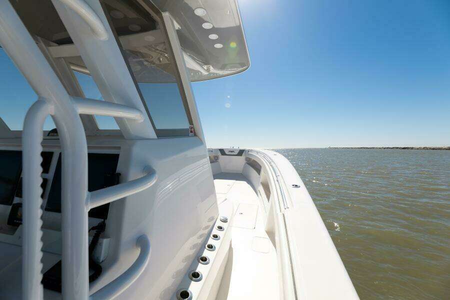 2019 Invincible 39 Open