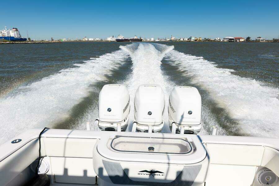 2019 Invincible 39 Open