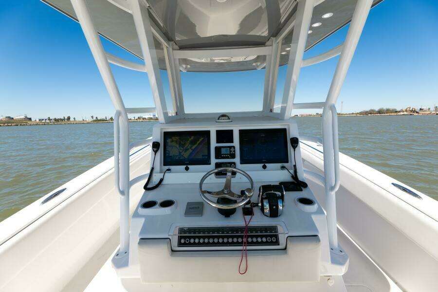 2019 Invincible 39 Open