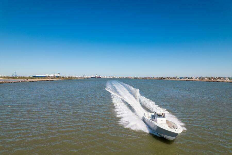 2019 Invincible 39 Open