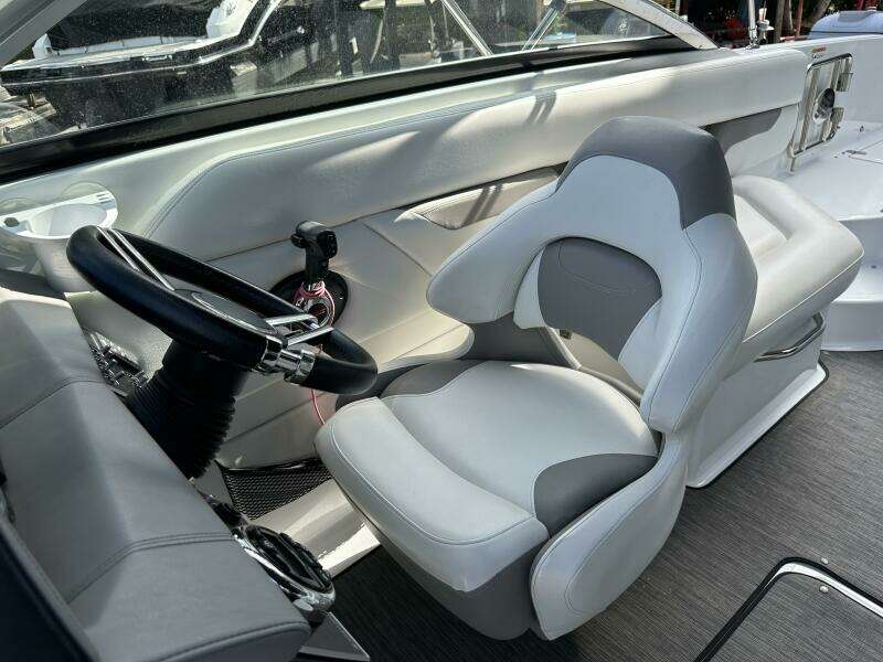 24ft Four Winns Yacht For Sale