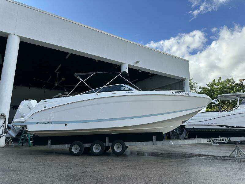 24ft Four Winns Yacht For Sale
