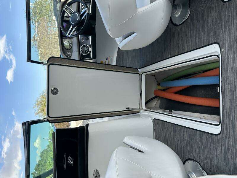 24ft Four Winns Yacht For Sale