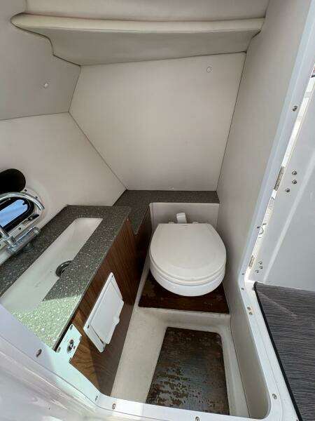 24ft Four Winns Yacht For Sale