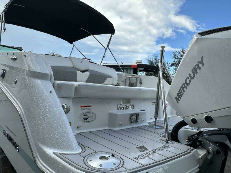 24ft Four Winns Yacht For Sale