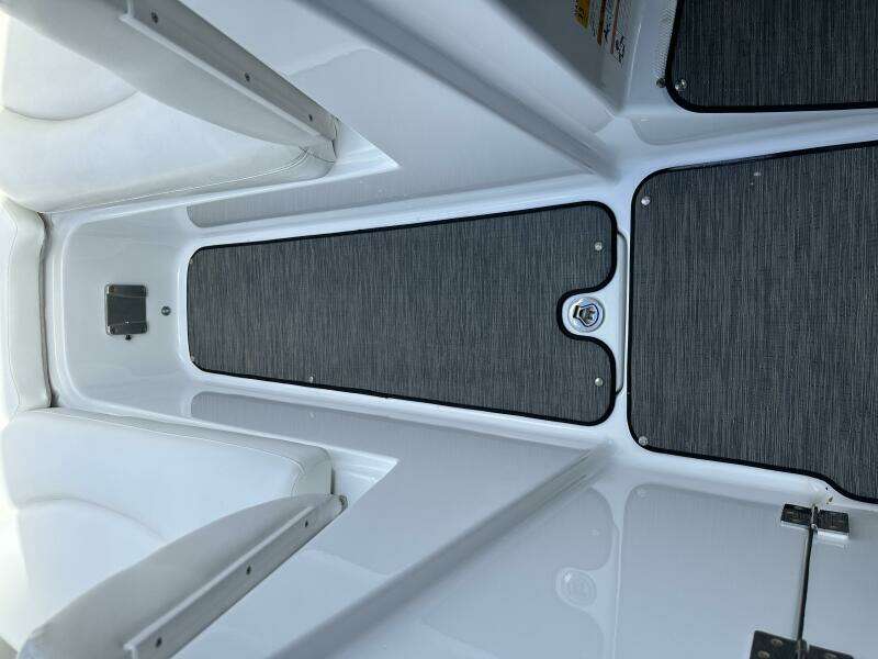 24ft Four Winns Yacht For Sale