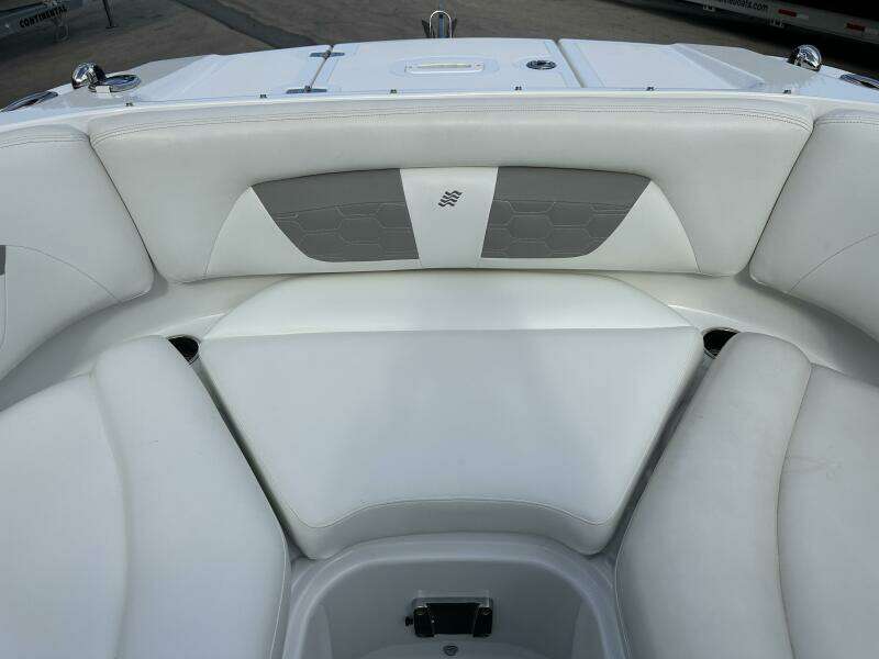 24ft Four Winns Yacht For Sale