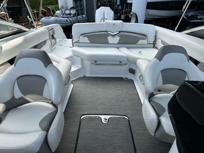 24ft Four Winns Yacht For Sale