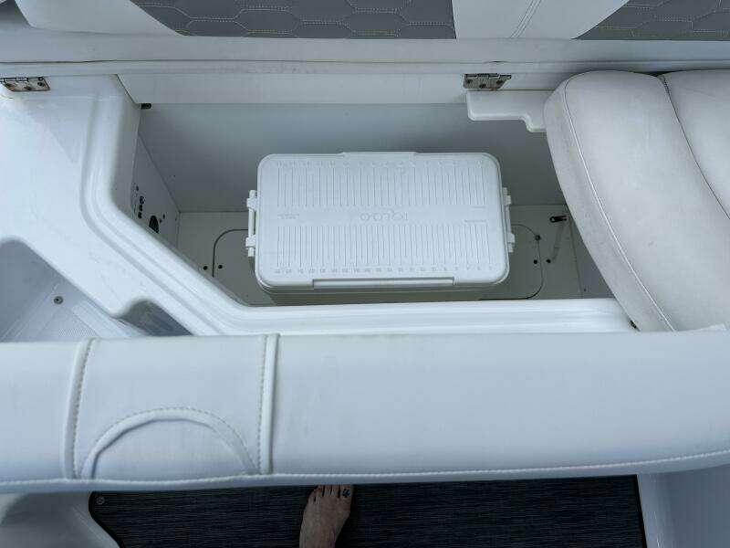 24ft Four Winns Yacht For Sale