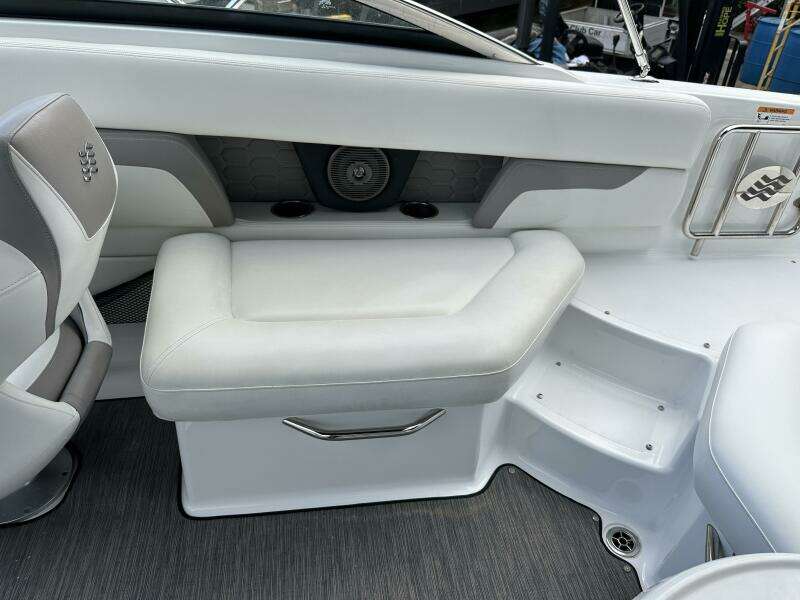 24ft Four Winns Yacht For Sale