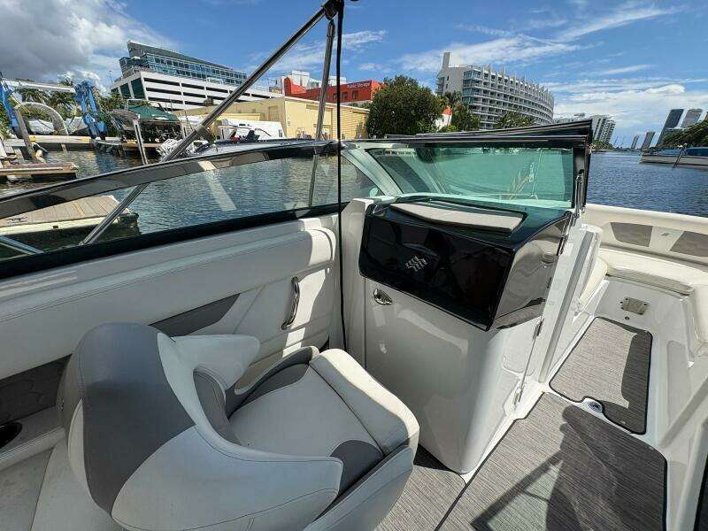 24ft Four Winns Yacht For Sale