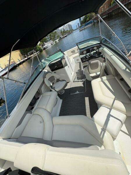 24ft Four Winns Yacht For Sale
