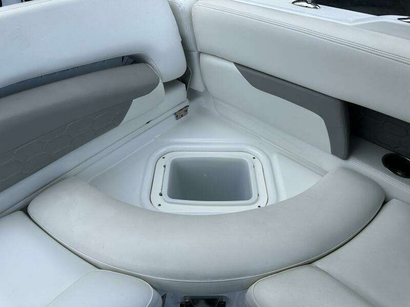 24ft Four Winns Yacht For Sale