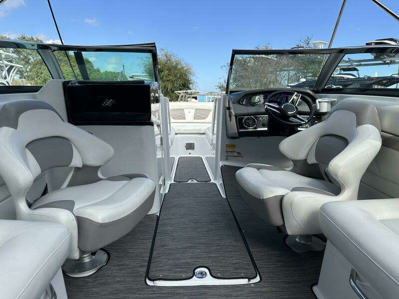 24ft Four Winns Yacht For Sale