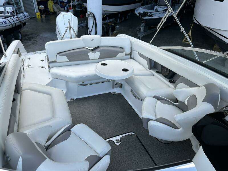24ft Four Winns Yacht For Sale