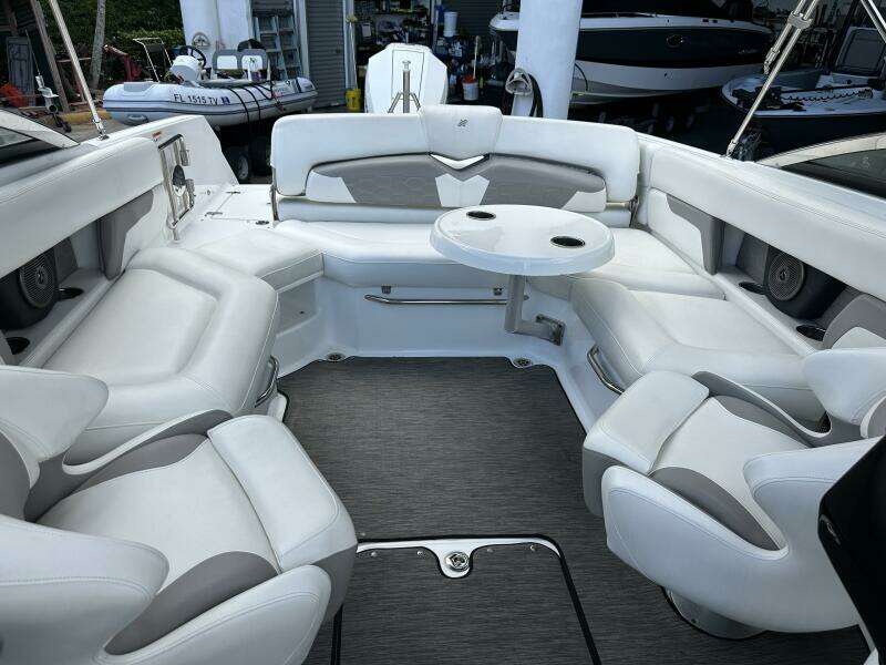 24ft Four Winns Yacht For Sale