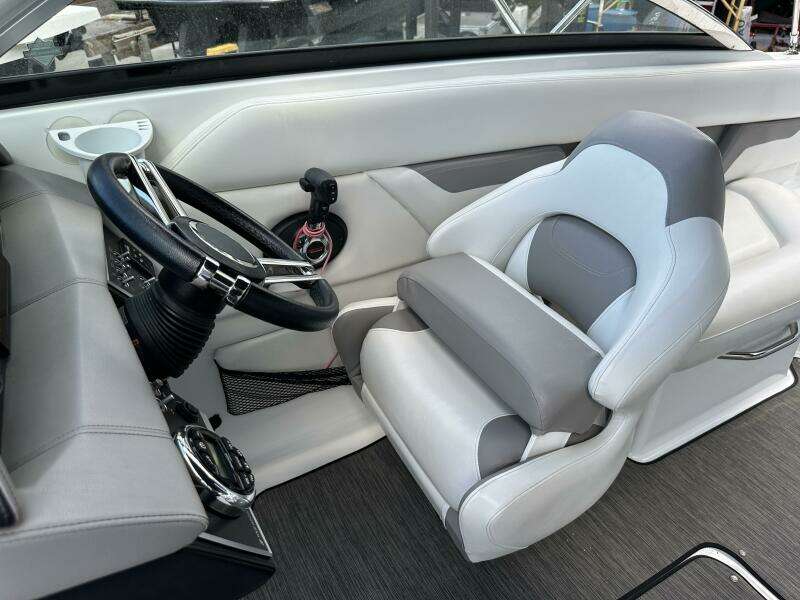 24ft Four Winns Yacht For Sale