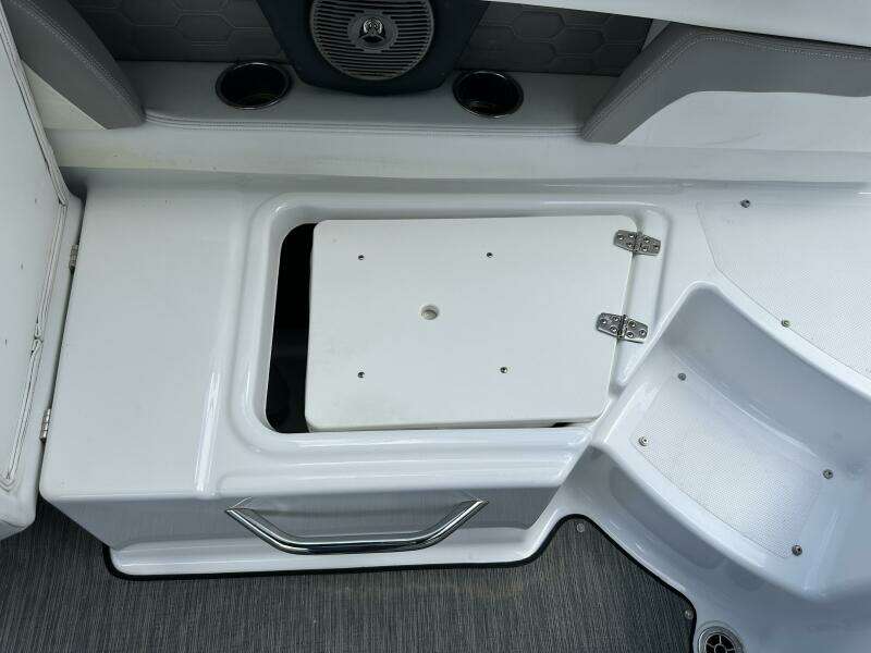 24ft Four Winns Yacht For Sale