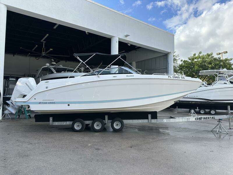 24ft Four Winns Yacht For Sale
